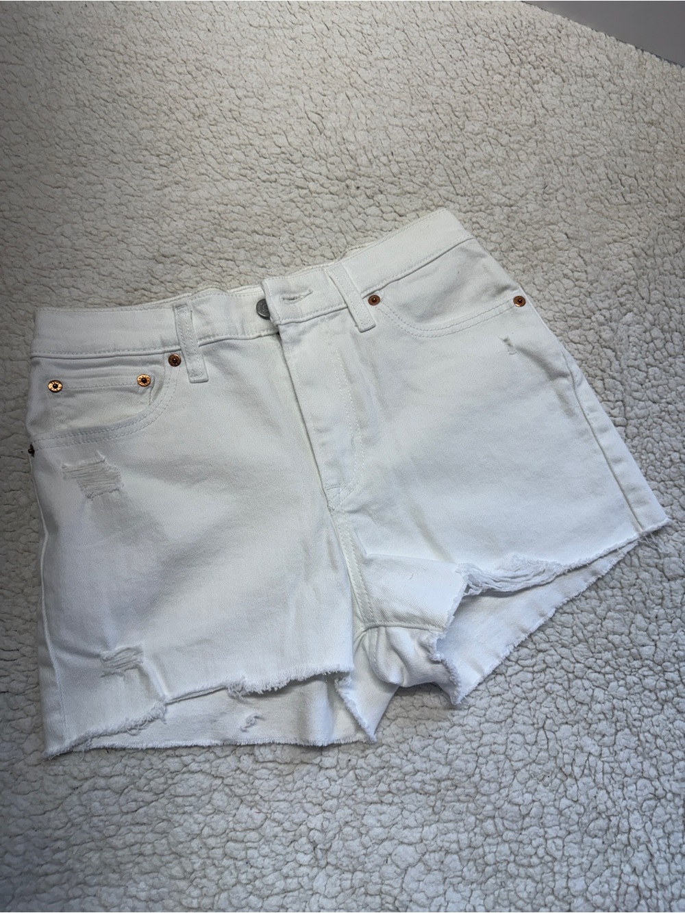 Levi’s White Distressed High-Waist Women’s Denim Shorts. Size 28.